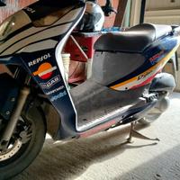 Honda Dylan 150cc HRC scooter 125 