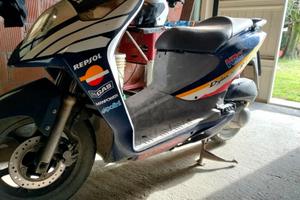 Honda Dylan 150cc HRC scooter 125 