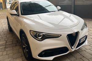 Alfa Romeo Stelvio con motore guasto