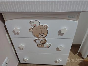 cassettiera con fasciatoio e lettino