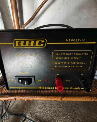Alimentatore stabilizzato GBC da 13,5 Volt e 7 Amp