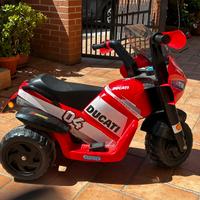 Peg Perego Ducati Desmosedici Moto a Tre Ruote