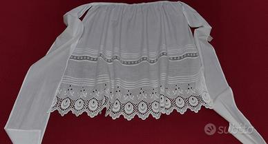 Due grembiuli artigianali lavorati a mano