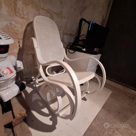 Sedia a dondolo in legno