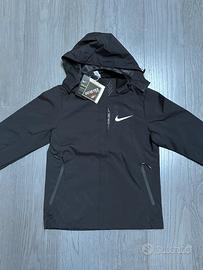 Giacca Nike a vento impermeabile