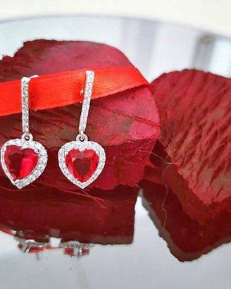 Orecchini pendenti a cuore con strass