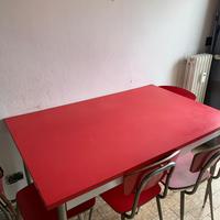 Tavolo con sedie