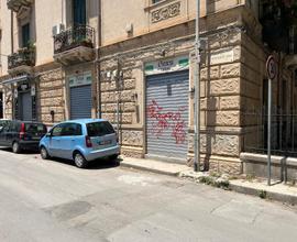 Locale commerciale via uditore