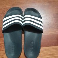 ciabatte dell'Adidas