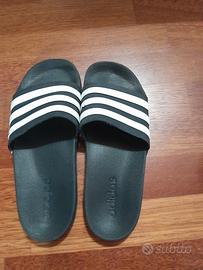 ciabatte dell'Adidas