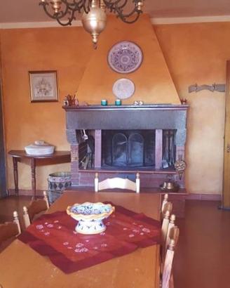 Rustico / Casale di 250 m² con 5 locali a Figline 
