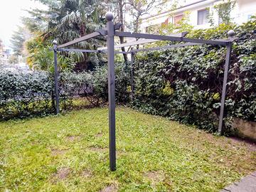 Pergola da giardino in metallo con binari tenda