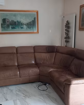 divano pelle ad angolo