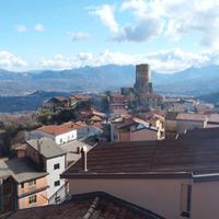 Accogliente Dimora con Giardino e Doppio Deposito