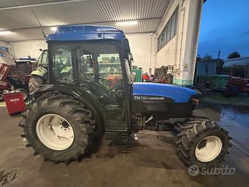 TRATTORE NEW HOLLAND TN 75