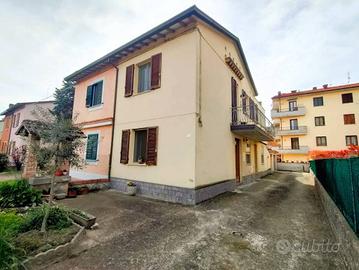 Villetta a schiera di 150 m² con più di 5 locali a
