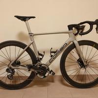 Bicicletta in carbonio con ruote in carbonio 