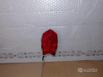 Faro fanale posteriore brutale 800 675