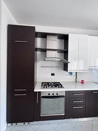 Cucina completa con elettrodomestici