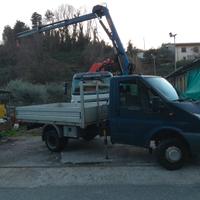Ford transit con gru