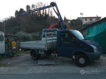 Ford transit con gru