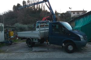 Ford transit con gru