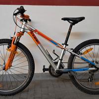 BICICLETTA  MTB CUBE RACE 240
