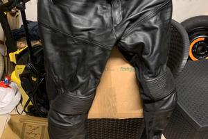 Completo in pelle revit taglia 48