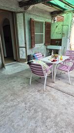 Casa bifamiliare con cortile privato