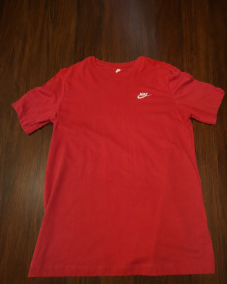 T-shirt Nike Sportswear Club Tee, colore rosso