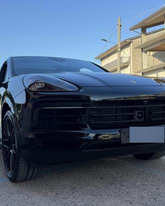 Porsche Cayenne Coupe E-Hybrid Full