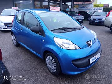Peugeot 107 1.0 68CV 3p. SENSORI PARCK 2010