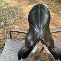 Sella "Prestige" , rifinita a mano.