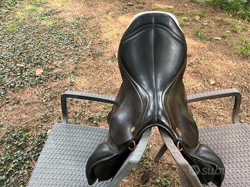 Sella "Prestige" , rifinita a mano.