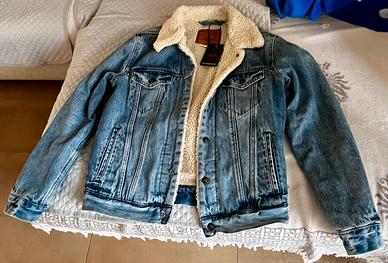 Levis Sherpa trucker jacket