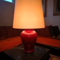 Due lampade da tavolino rosso lacca con paralume