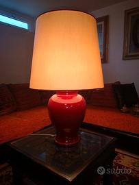 Due lampade da tavolino rosso lacca con paralume