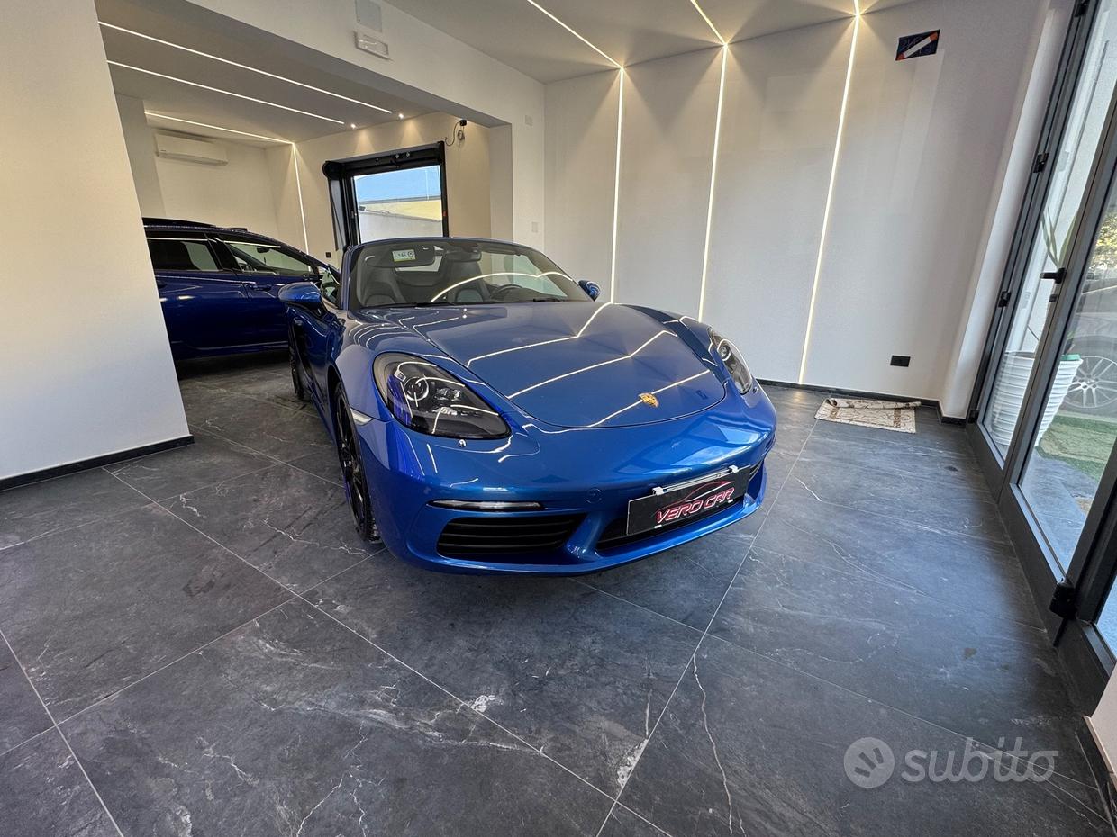 PORSCHE 718