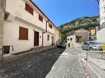 2 LOCALI A ROCCA DI CAMBIO