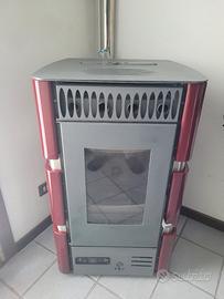 Stufa a pellet 14 kw in maiolica
