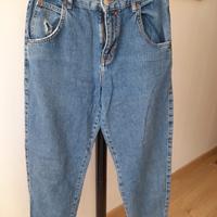 Jeans donna Vintage marca "Pull & Bear" taglia 28.