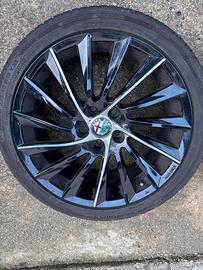 Cerchi giulietta quadrifoglio gommati