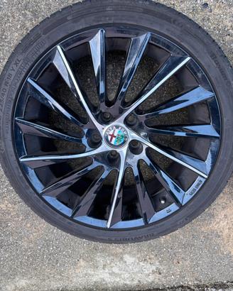 Cerchi giulietta quadrifoglio gommati