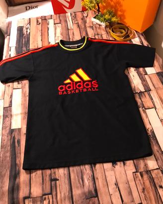 Adidas T-shirt basket-ball Unisex  stile anni 2000