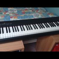 Roland FP-30 + pedale sustain RockJam