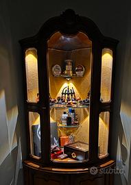 Vetrinetta angolare in legno con vetro curvo – sti