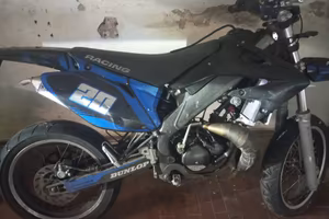 MOTO HM 50 DERAPAGE