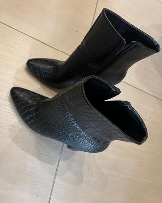 Tronchetti effetto Cocco --- Stivaletti con Tacco