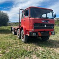 Camion 691 fiat iveco pianale con rampe