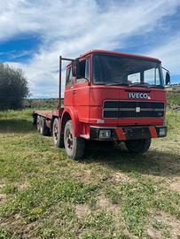 Camion 691 fiat iveco pianale con rampe